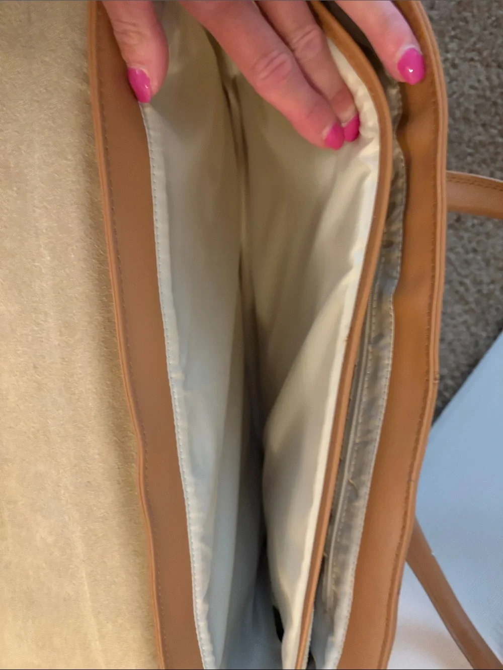 Classic Tan Structured Tote Laptop/Briefcase Bag.